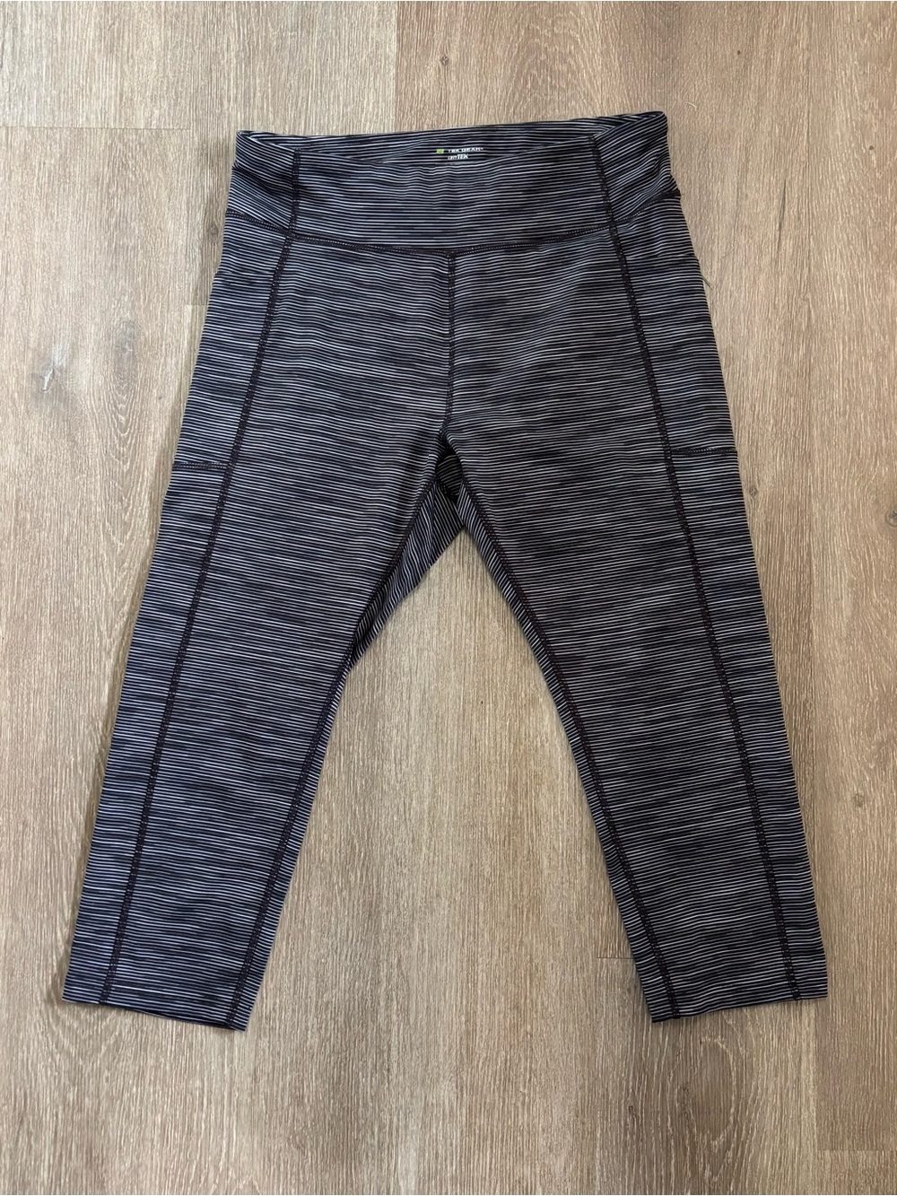 Tek Gear DRY TEK Women's XL Capri Leggings Gray/Black Stripe Stretch
Knit